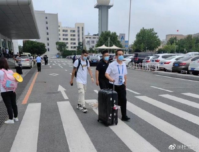 本轮欧冠小组赛，米兰主场1-3不敌多特，比赛结束后，米兰主帅皮奥利出席了新闻发布会。