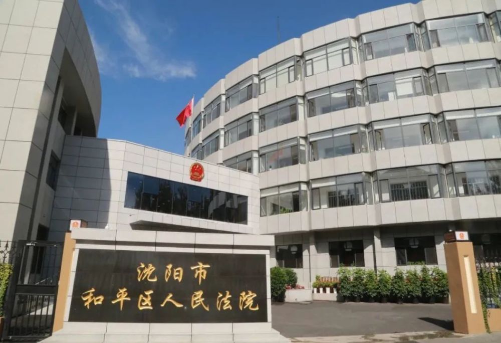 右路定位球布雷夏尼尼开到禁区直接旋向球门，米兰3-1弗洛西诺内。